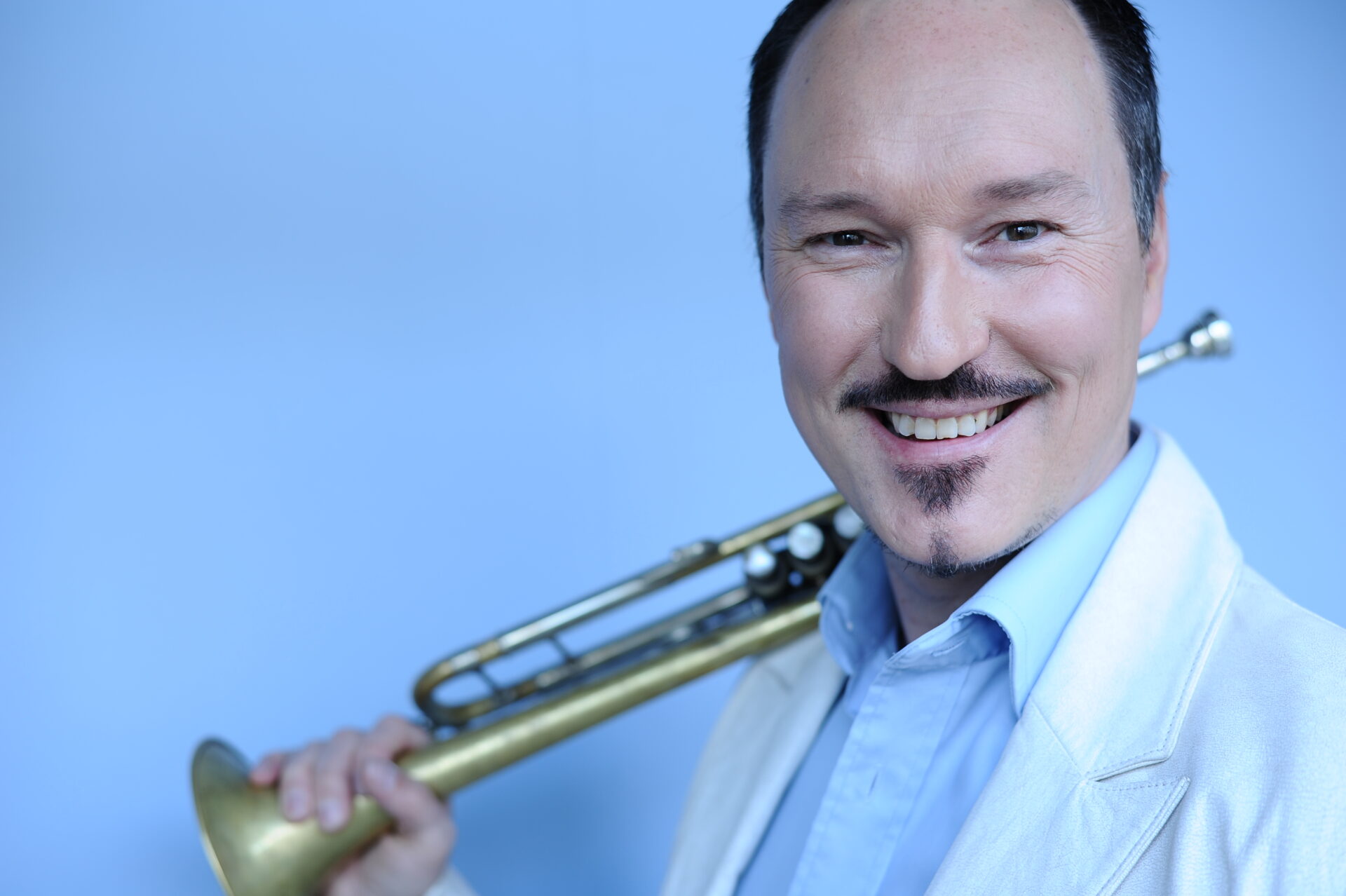 FÖR BLÅSORKESTRAR: ”OUT OF THIS WORLD” MED PETER ASPLUND + BAND